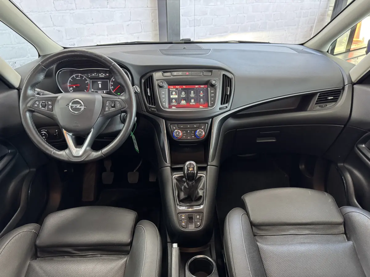 1.4 Turbo Business Executive 7p. Pano Trekhaak ACC Leder