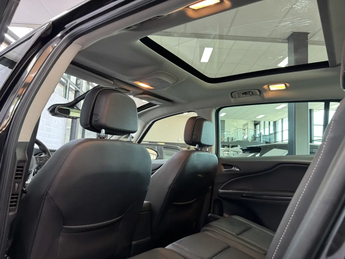 1.4 Turbo Business Executive 7p. Pano Trekhaak ACC Leder