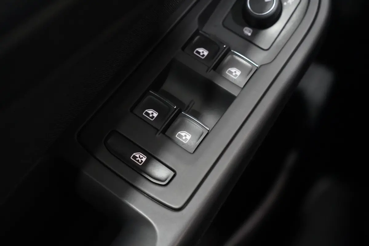 2.0 TDI Life Navi PDC v+a Stoel-/stuurverwarming Apple Carplay Adaptive cruise
