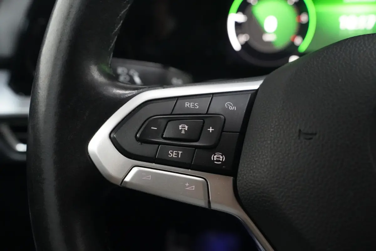 2.0 TDI Life Navi PDC v+a Stoel-/stuurverwarming Apple Carplay Adaptive cruise