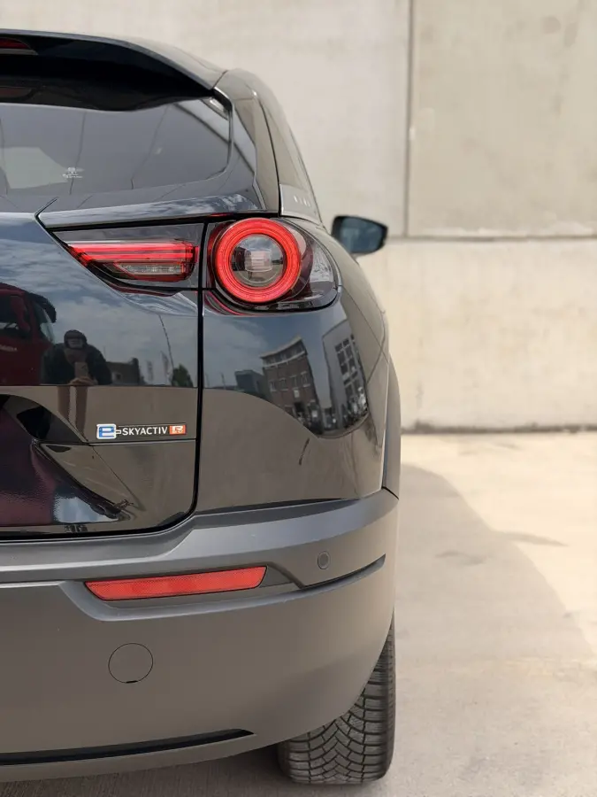E-SkyActiv R-EV 170 Makoto Open dak 360 BOSE HUD CarPlay Leder 18''