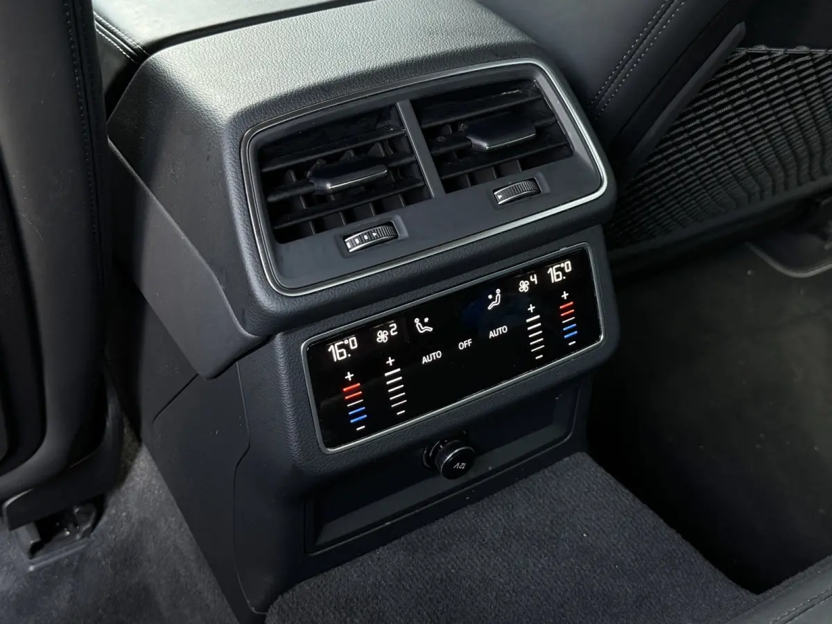 55 TFSI e quattro | RS stoelen | Trekhaak | Matrix | 360 | Sfeerverlichting | 20 inch | Carplay | Magnetic Ride