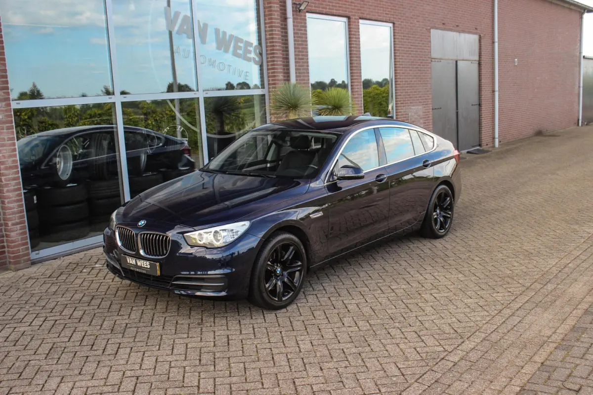 535i High Executive | NL auto | Facelift | Camera | Navigatie | Bluetooth | Xenon | PDC | Climate control | Cruise control | 19 inch | Elektrische achterklep