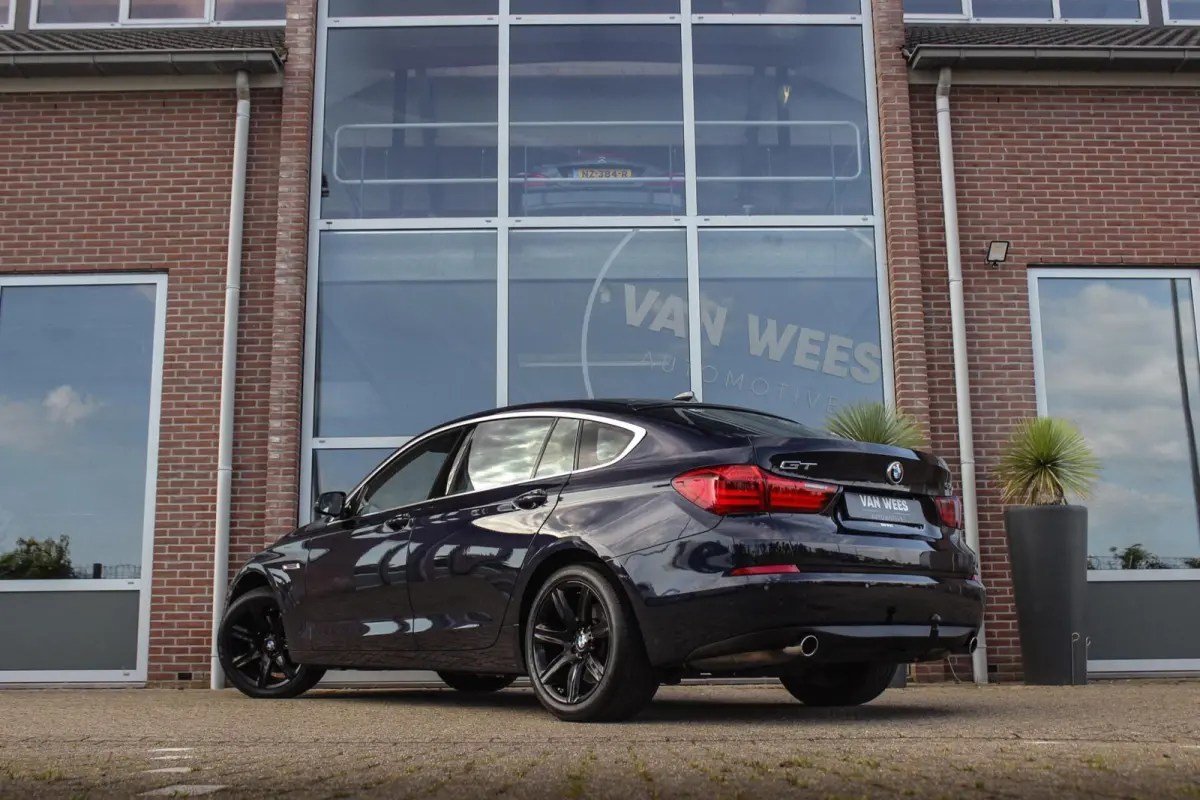535i High Executive | NL auto | Facelift | Camera | Navigatie | Bluetooth | Xenon | PDC | Climate control | Cruise control | 19 inch | Elektrische achterklep