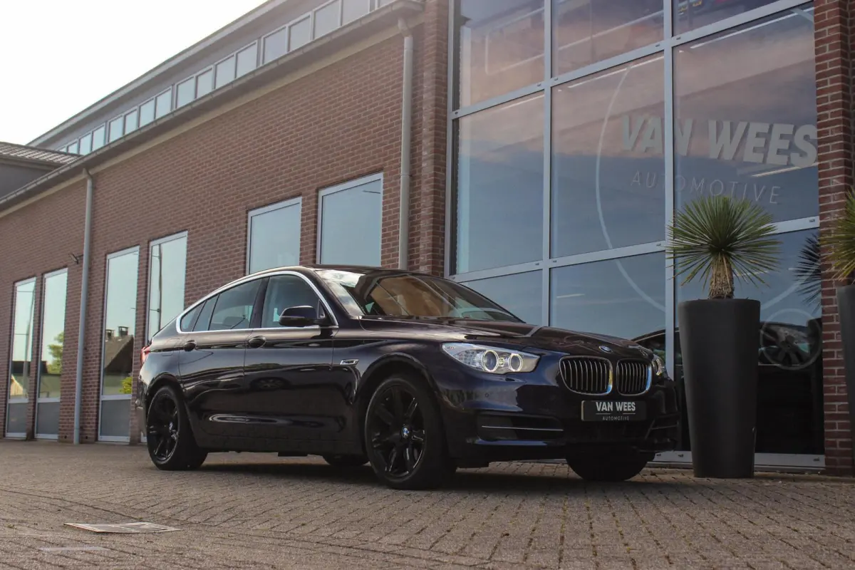 535i High Executive | NL auto | Facelift | Camera | Navigatie | Bluetooth | Xenon | PDC | Climate control | Cruise control | 19 inch | Elektrische achterklep