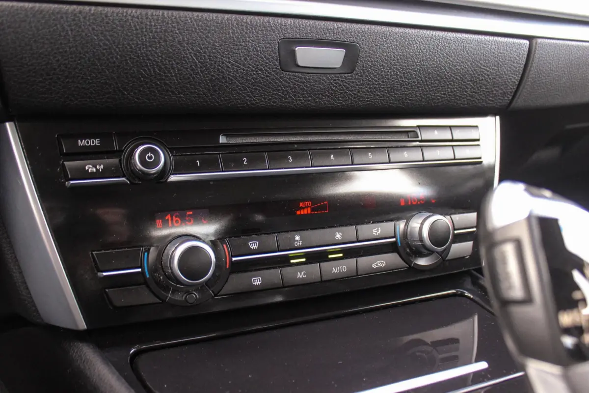 535i High Executive | NL auto | Facelift | Camera | Navigatie | Bluetooth | Xenon | PDC | Climate control | Cruise control | 19 inch | Elektrische achterklep