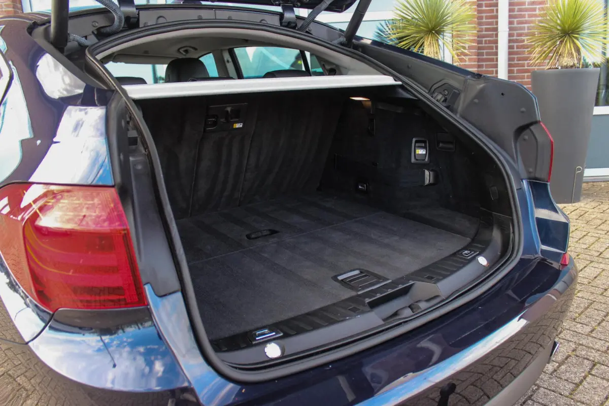535i High Executive | NL auto | Facelift | Camera | Navigatie | Bluetooth | Xenon | PDC | Climate control | Cruise control | 19 inch | Elektrische achterklep