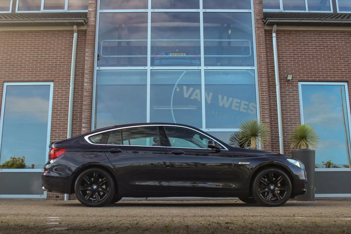 535i High Executive | NL auto | Facelift | Camera | Navigatie | Bluetooth | Xenon | PDC | Climate control | Cruise control | 19 inch | Elektrische achterklep