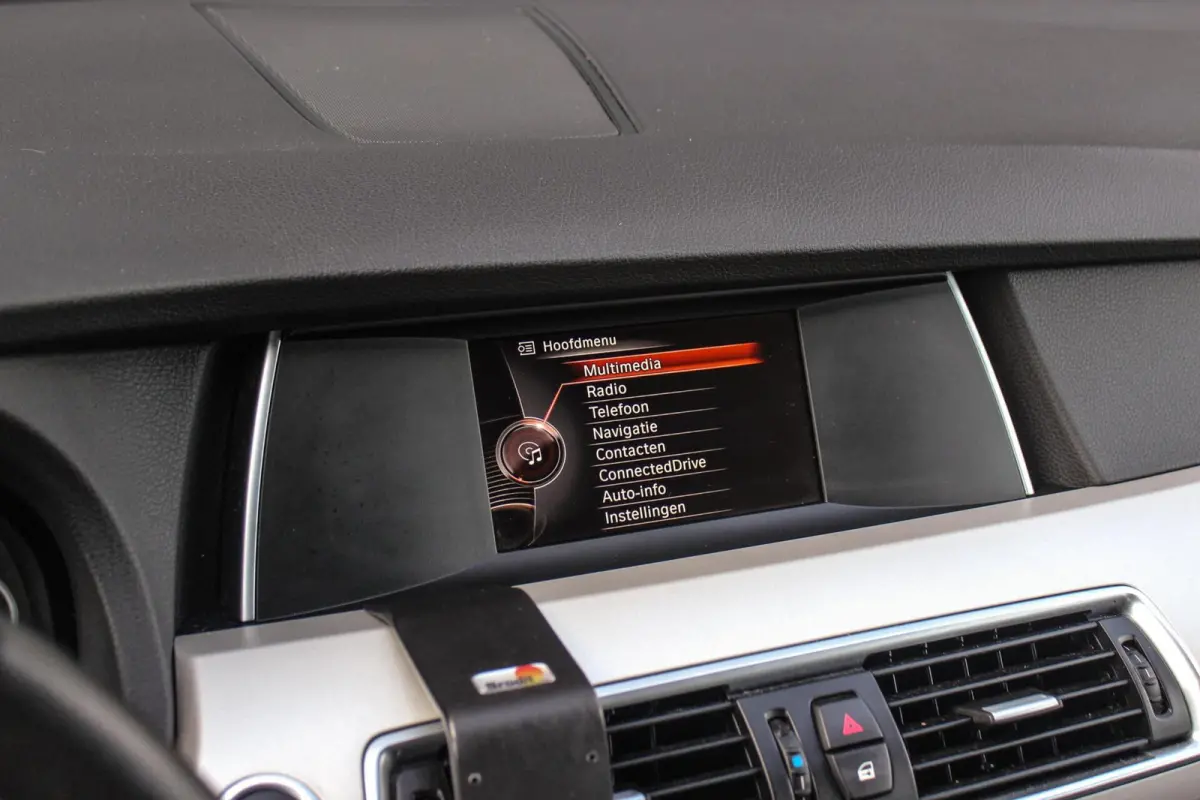 535i High Executive | NL auto | Facelift | Camera | Navigatie | Bluetooth | Xenon | PDC | Climate control | Cruise control | 19 inch | Elektrische achterklep