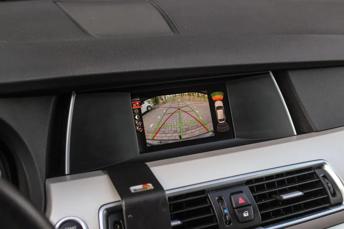 535i High Executive | NL auto | Facelift | Camera | Navigatie | Bluetooth | Xenon | PDC | Climate control | Cruise control | 19 inch | Elektrische achterklep
