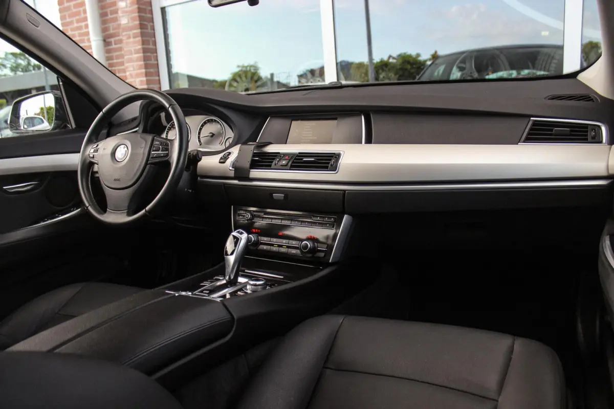 535i High Executive | NL auto | Facelift | Camera | Navigatie | Bluetooth | Xenon | PDC | Climate control | Cruise control | 19 inch | Elektrische achterklep