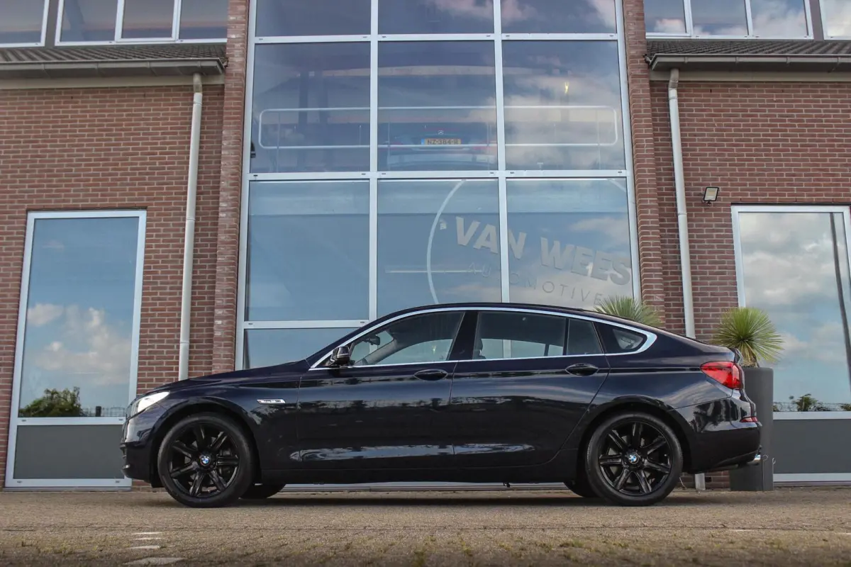 535i High Executive | NL auto | Facelift | Camera | Navigatie | Bluetooth | Xenon | PDC | Climate control | Cruise control | 19 inch | Elektrische achterklep