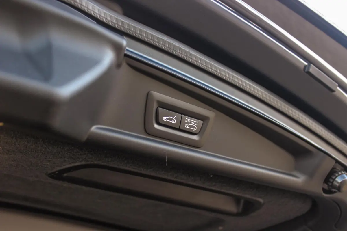 535i High Executive | NL auto | Facelift | Camera | Navigatie | Bluetooth | Xenon | PDC | Climate control | Cruise control | 19 inch | Elektrische achterklep