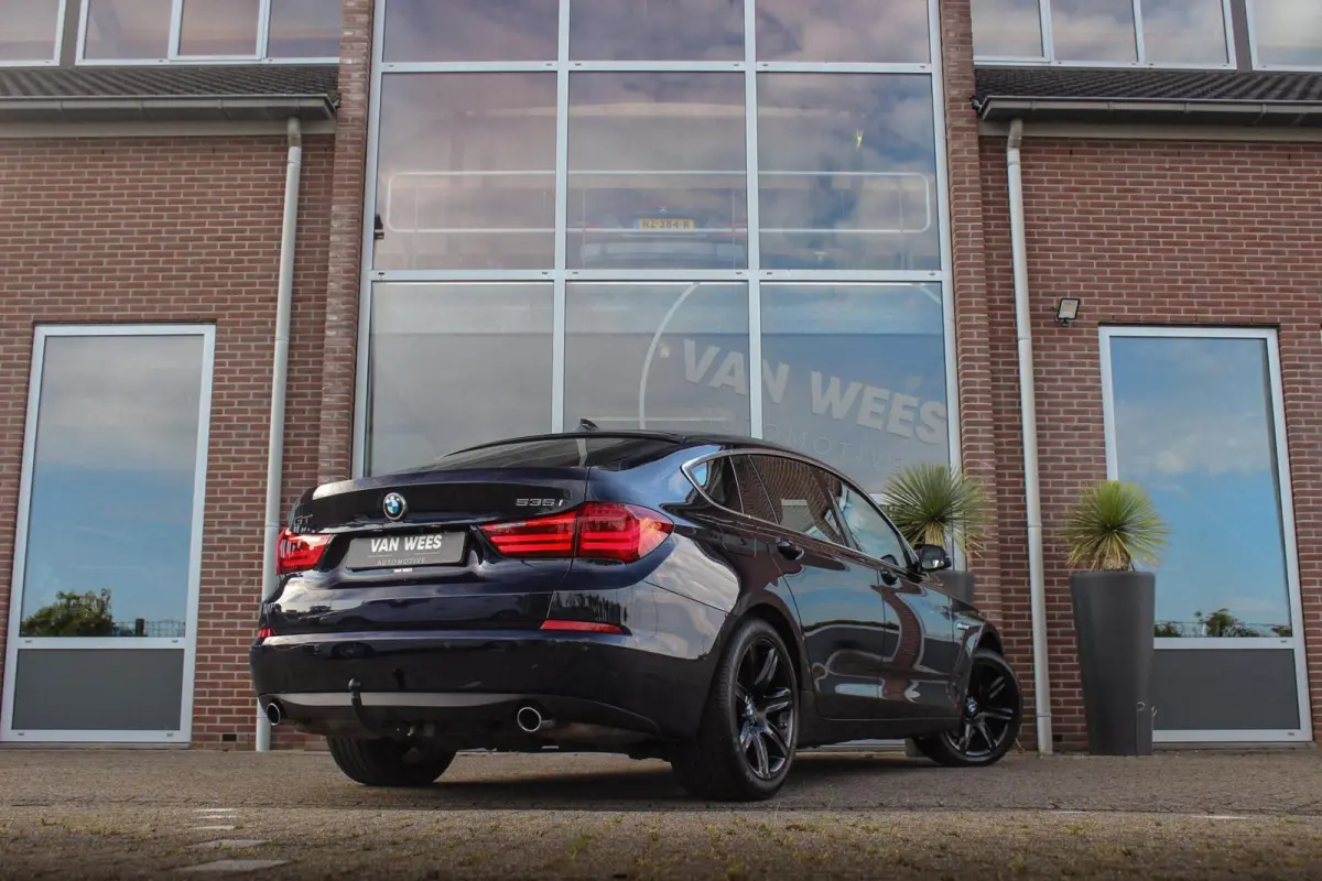 535i High Executive | NL auto | Facelift | Camera | Navigatie | Bluetooth | Xenon | PDC | Climate control | Cruise control | 19 inch | Elektrische achterklep