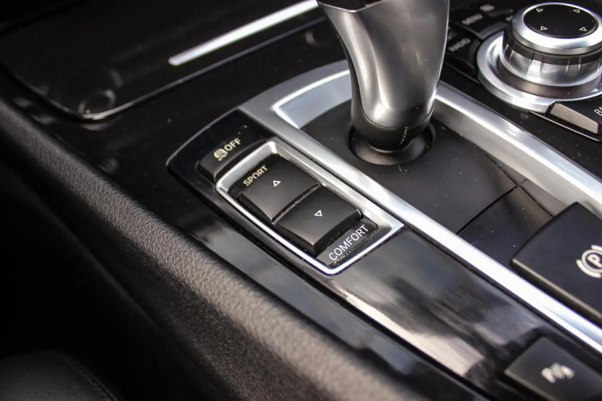 535i High Executive | NL auto | Facelift | Camera | Navigatie | Bluetooth | Xenon | PDC | Climate control | Cruise control | 19 inch | Elektrische achterklep