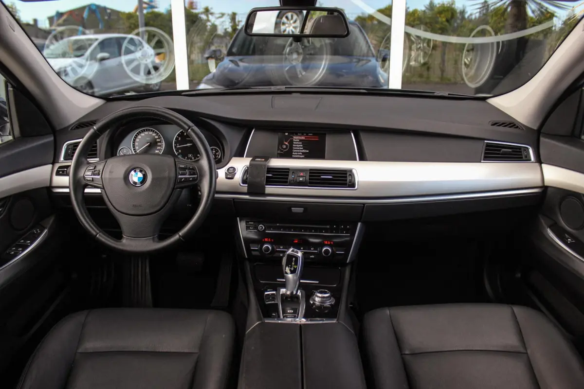 535i High Executive | NL auto | Facelift | Camera | Navigatie | Bluetooth | Xenon | PDC | Climate control | Cruise control | 19 inch | Elektrische achterklep
