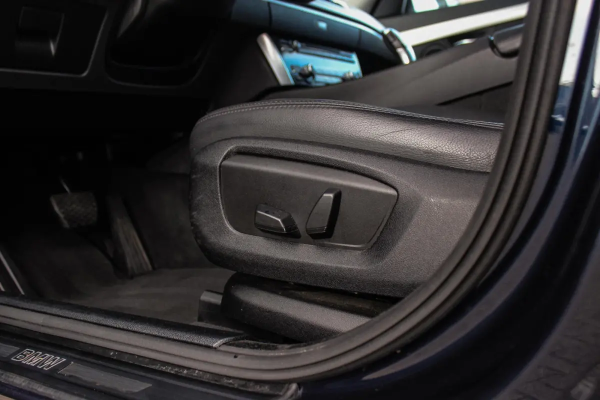 535i High Executive | NL auto | Facelift | Camera | Navigatie | Bluetooth | Xenon | PDC | Climate control | Cruise control | 19 inch | Elektrische achterklep
