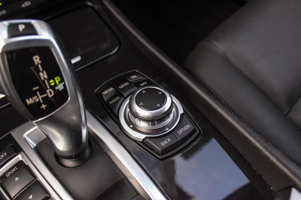 535i High Executive | NL auto | Facelift | Camera | Navigatie | Bluetooth | Xenon | PDC | Climate control | Cruise control | 19 inch | Elektrische achterklep