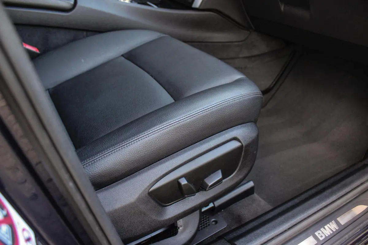 535i High Executive | NL auto | Facelift | Camera | Navigatie | Bluetooth | Xenon | PDC | Climate control | Cruise control | 19 inch | Elektrische achterklep