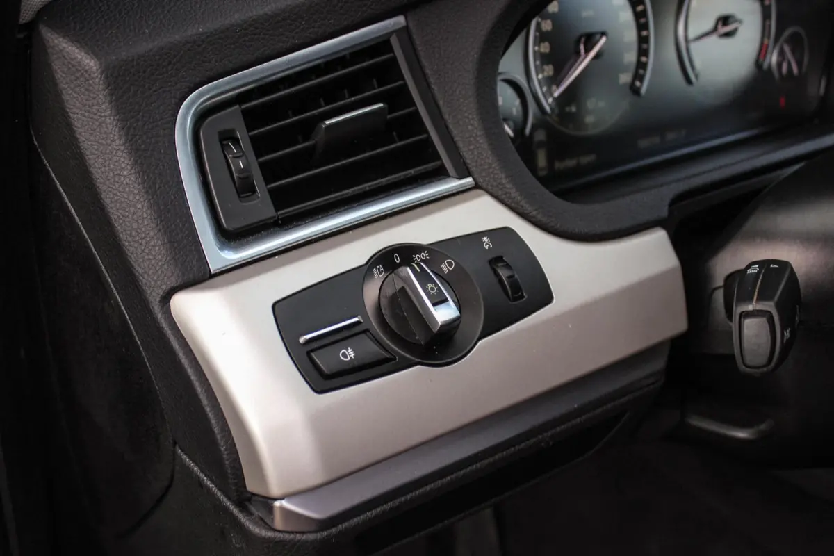 535i High Executive | NL auto | Facelift | Camera | Navigatie | Bluetooth | Xenon | PDC | Climate control | Cruise control | 19 inch | Elektrische achterklep