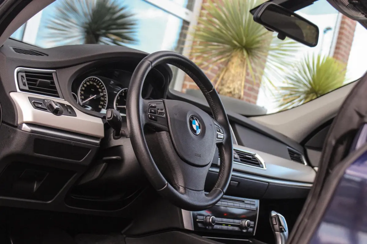 535i High Executive | NL auto | Facelift | Camera | Navigatie | Bluetooth | Xenon | PDC | Climate control | Cruise control | 19 inch | Elektrische achterklep