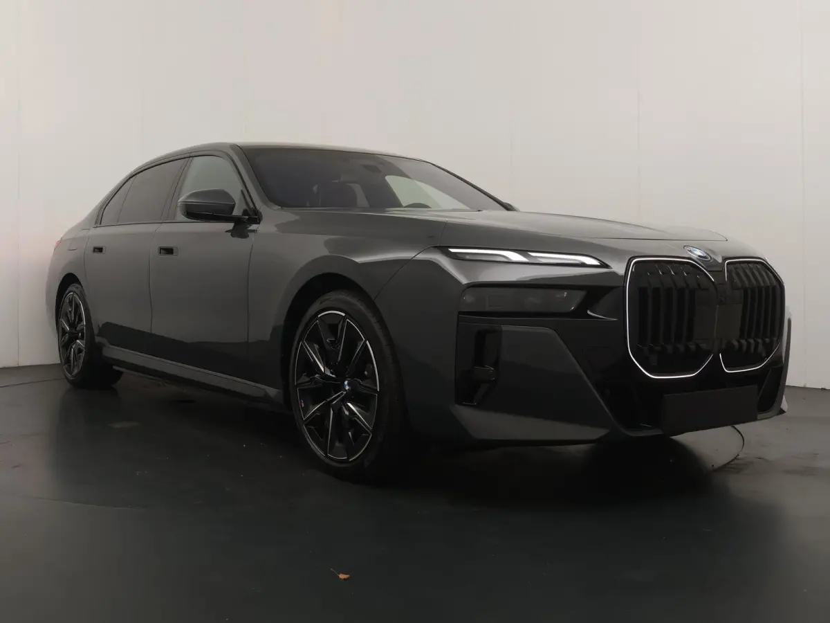 eDrive50 106 kWh | SoH 100% | M-Sport Pro | Innovation Pack | Executive Pack | Connoisseur Pack | Warmte Comfort Pack |