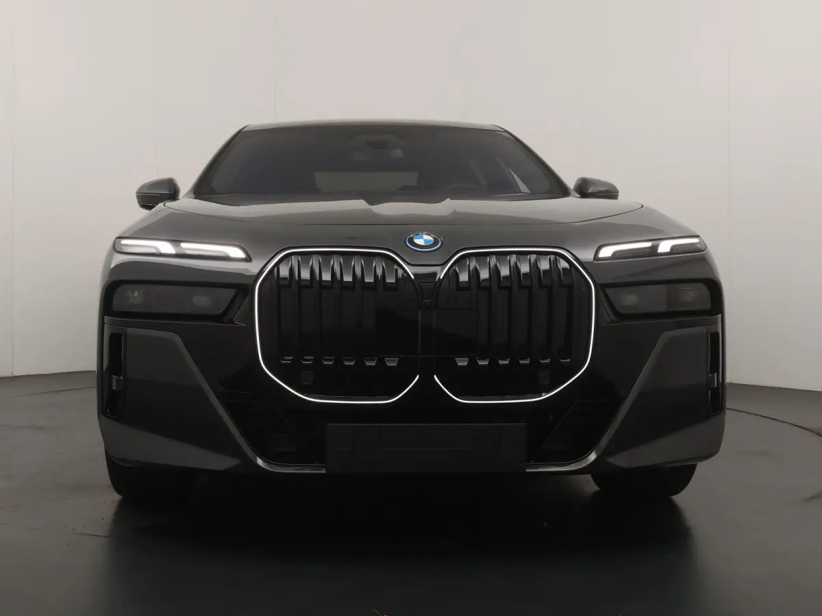 eDrive50 106 kWh | SoH 100% | M-Sport Pro | Innovation Pack | Executive Pack | Connoisseur Pack | Warmte Comfort Pack |