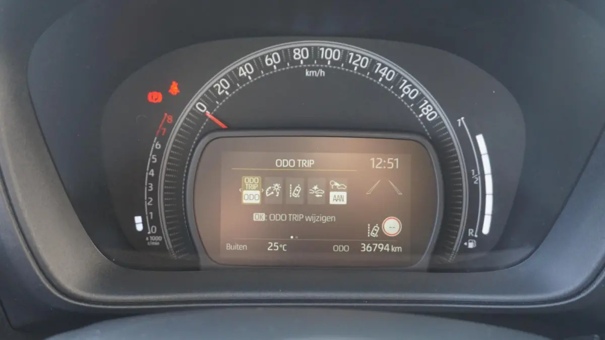 1.0 VVT-i MT Play Apple Carplay/Android Auto | Achteruitrijcamera | Climate Control | Adapt Cruise Control