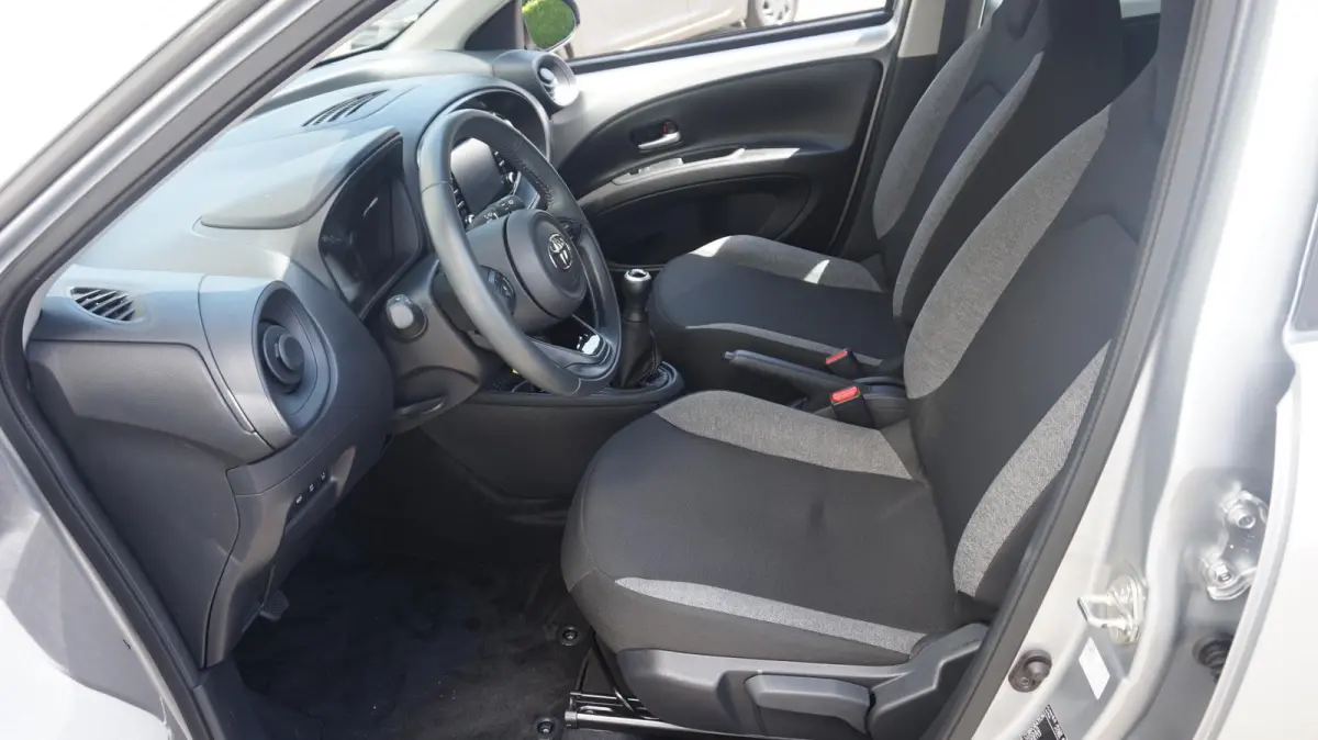 1.0 VVT-i MT Play Apple Carplay/Android Auto | Achteruitrijcamera | Climate Control | Adapt Cruise Control