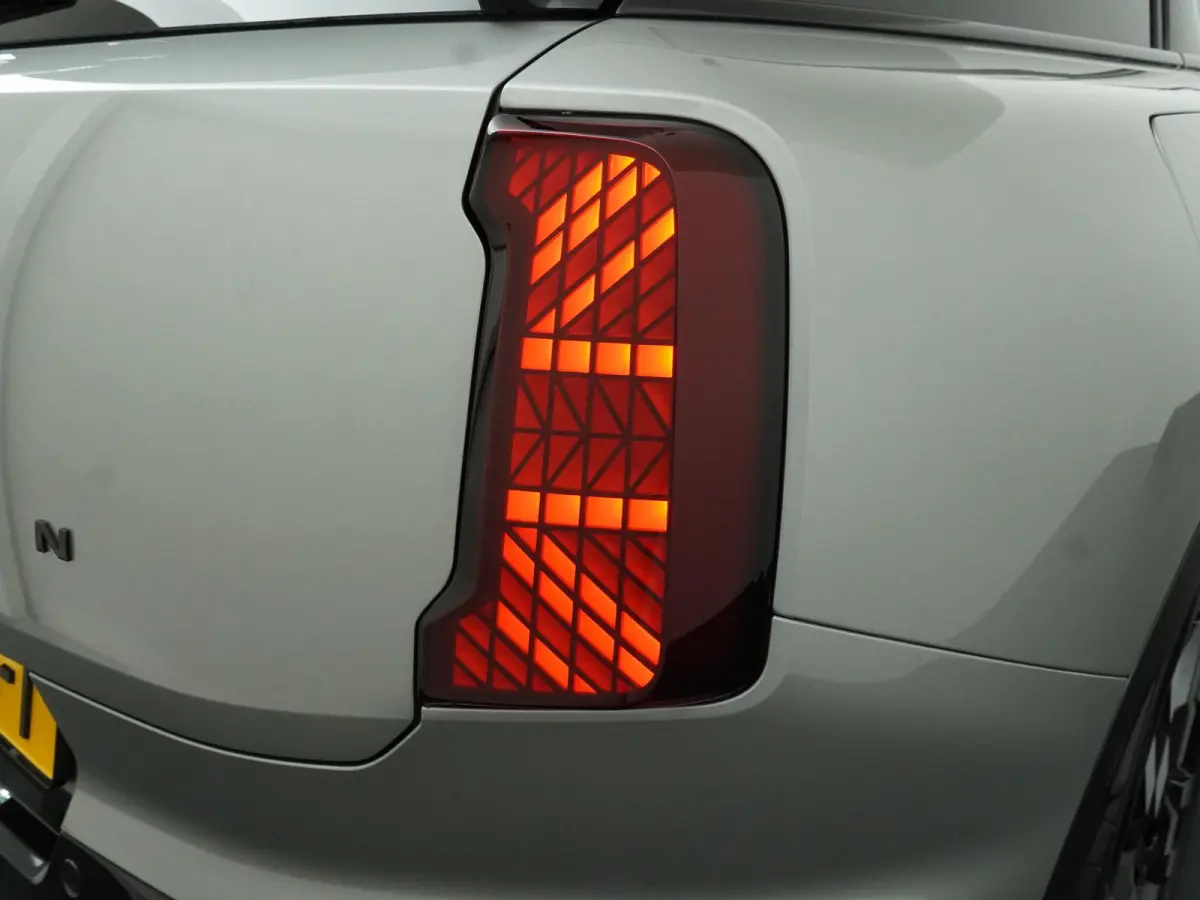 C JCW Trim | Pakket XL| Glazen Panoramadak | Trekhaak Elektrisch | Stuur & Stoelverwarming | Harman Kardon | Head-Up Display | Active Cruise Control |