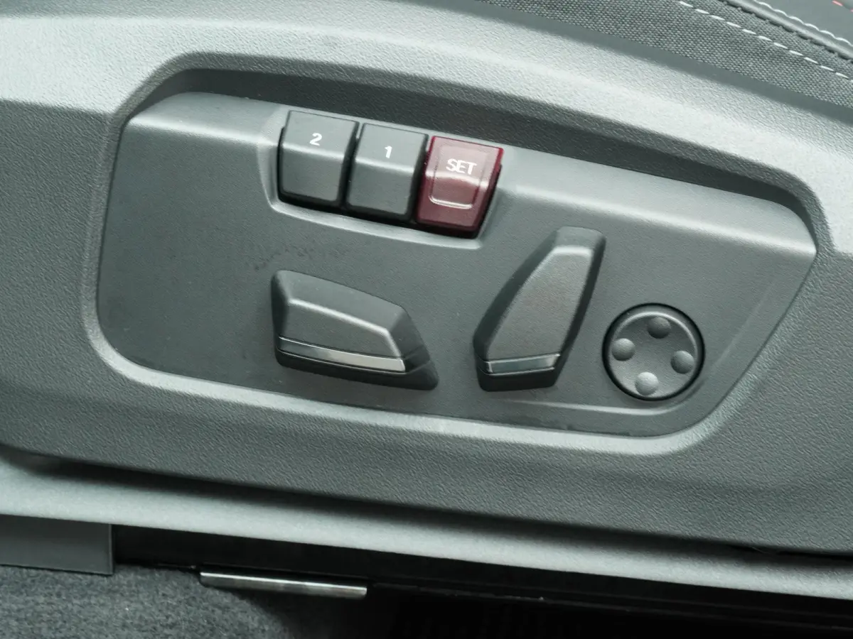 C JCW Trim | Pakket XL| Glazen Panoramadak | Trekhaak Elektrisch | Stuur & Stoelverwarming | Harman Kardon | Head-Up Display | Active Cruise Control |