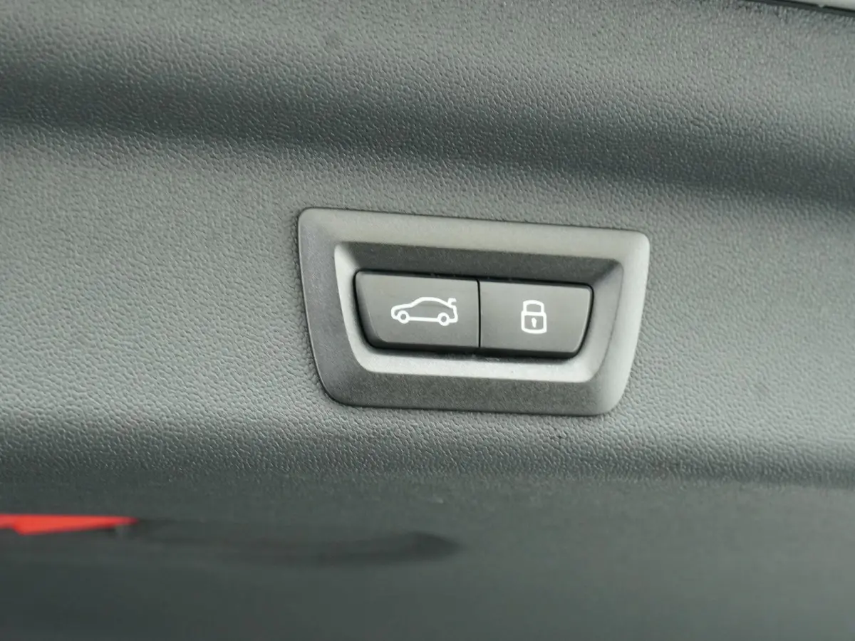 C JCW Trim | Pakket XL| Glazen Panoramadak | Trekhaak Elektrisch | Stuur & Stoelverwarming | Harman Kardon | Head-Up Display | Active Cruise Control |