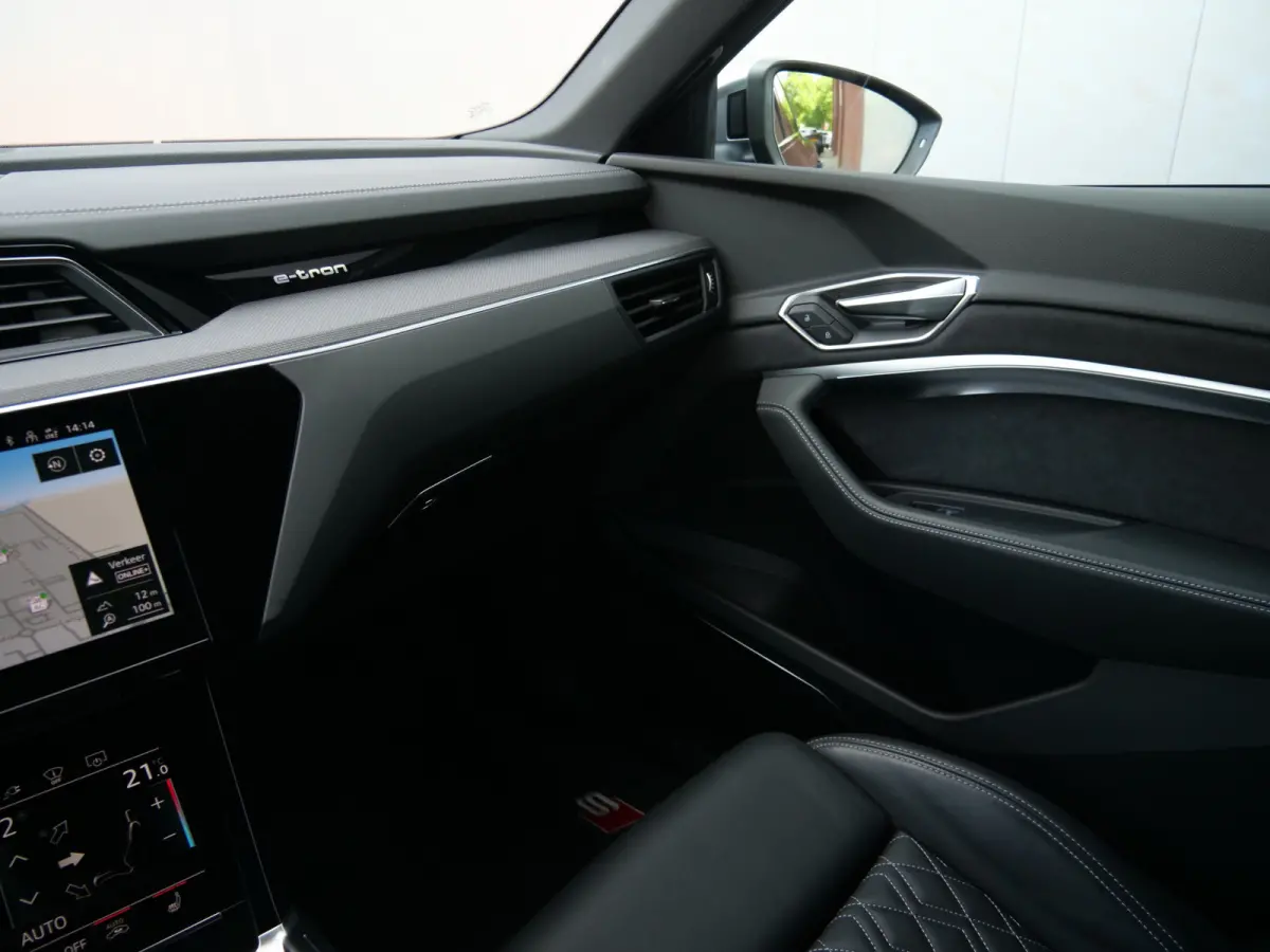 S quattro SQ8 115 kWh 504 Pk Automaat Navi / DAB / Leer / Pano-dak / Luchtvering / 21 inch / SOH 98 %