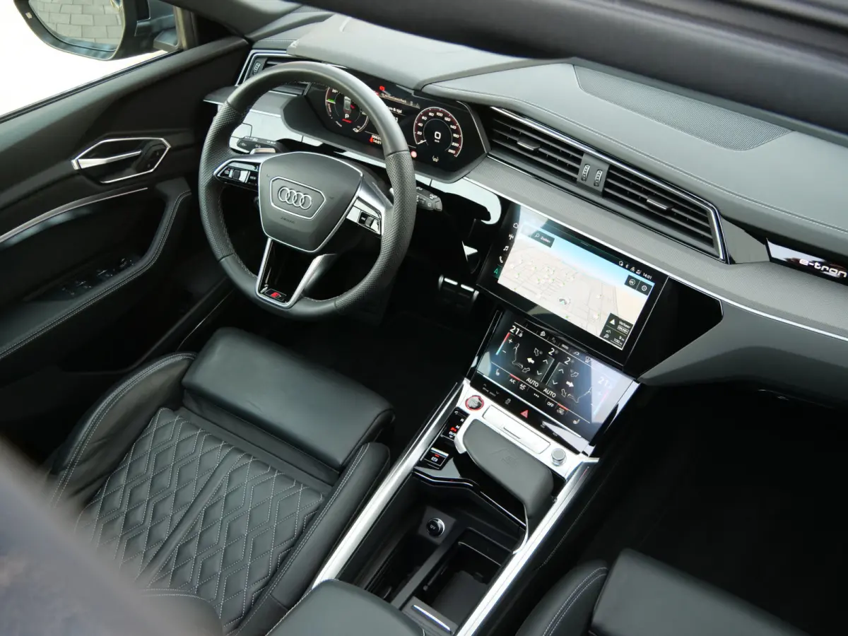 S quattro SQ8 115 kWh 504 Pk Automaat Navi / DAB / Leer / Pano-dak / Luchtvering / 21 inch / SOH 98 %