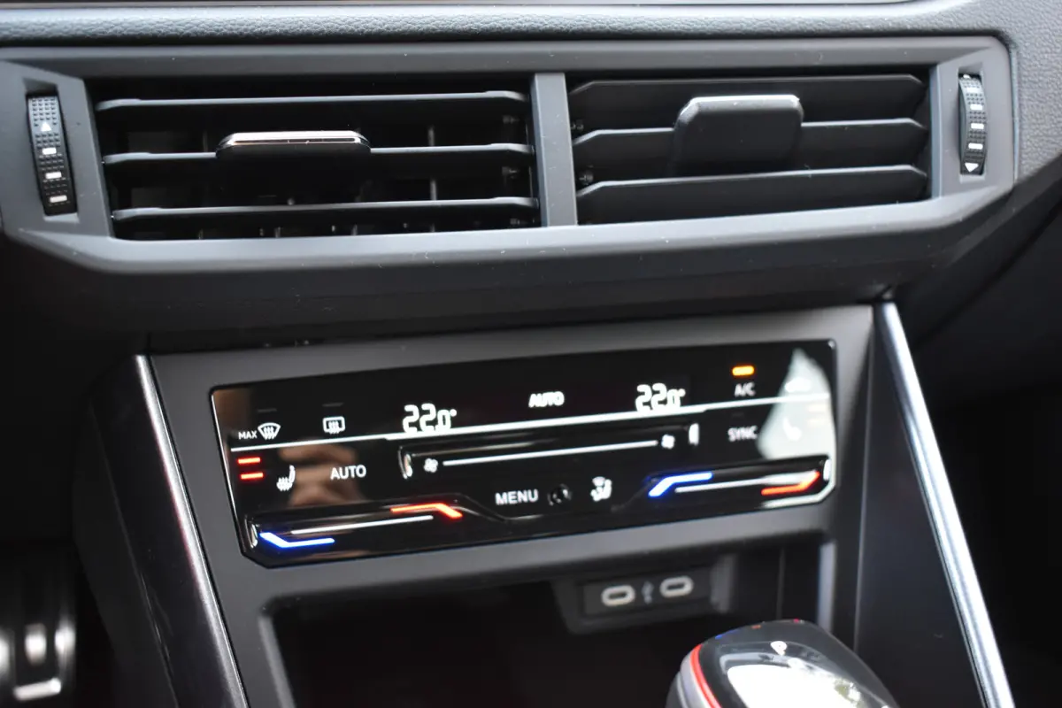 2.0 TSI GTI TSI 210PK DSG GTI-SPORT IQ-LIGHT/PDC/CARPLAY  ***