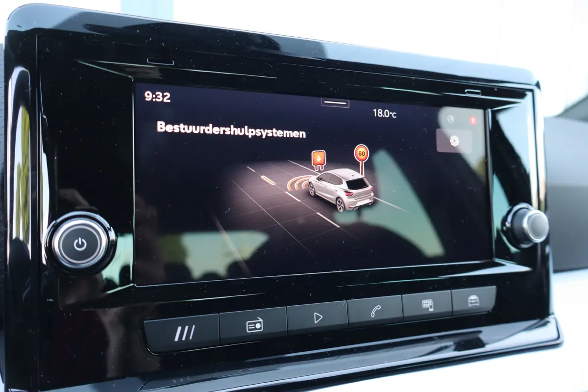 FR Business Connect | 17 inch lichtmetalen velgen, (7J x 17) | Achteruitrijcamera | Airconditioning automatisch met 2-zone-temperatuurregeling
