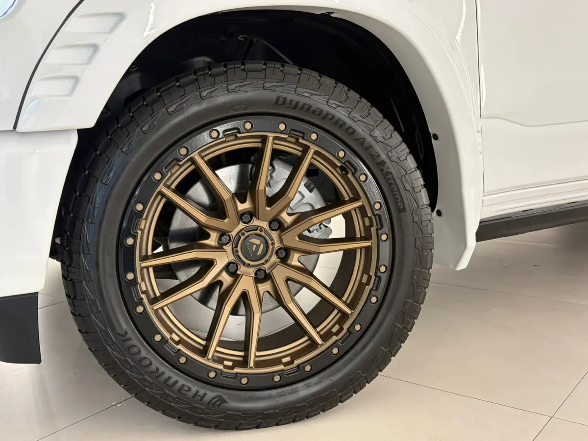 1500 5.7 V8 Widebody Full Options incl LPG deksel White Edition