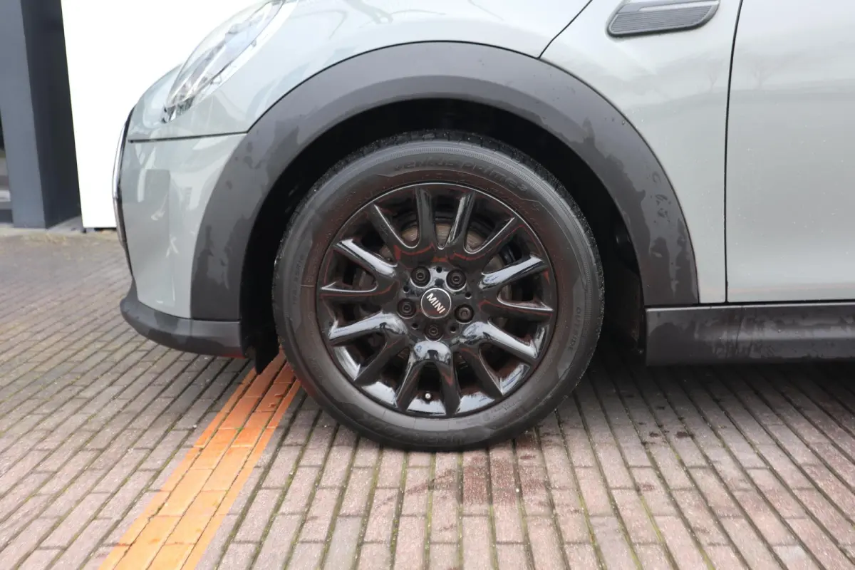 One | Navigatiesysteem | Airconditioning | Cruise Control