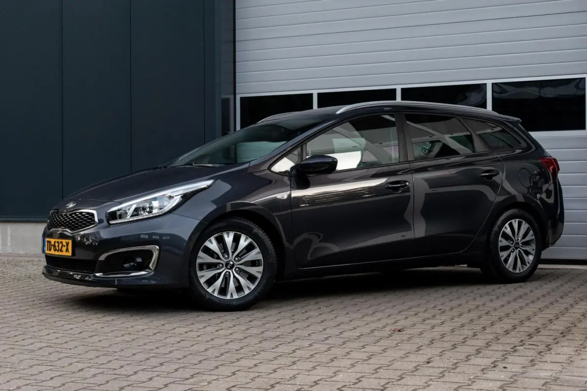 cee'd 1.0 T-GDi ComfortPlusLine Navigator|1e EIGENAAR|INCL. NW APK+SERVICEBEURT|CAMERA|CARPLAY|CLIMATE|PDC|CRUISE|NAVI