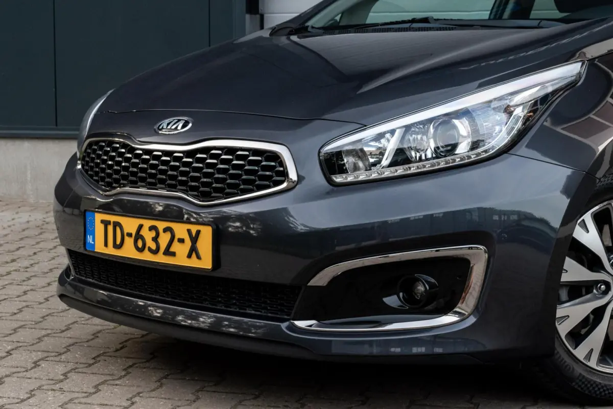 cee'd 1.0 T-GDi ComfortPlusLine Navigator|1e EIGENAAR|INCL. NW APK+SERVICEBEURT|CAMERA|CARPLAY|CLIMATE|PDC|CRUISE|NAVI