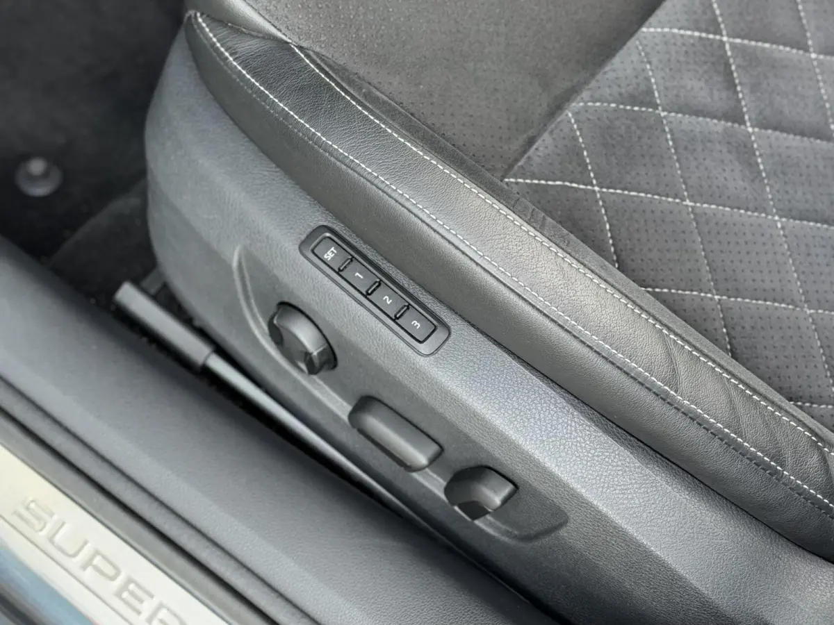 1.4 TSI iV Sportline Business Panodak | Ambient