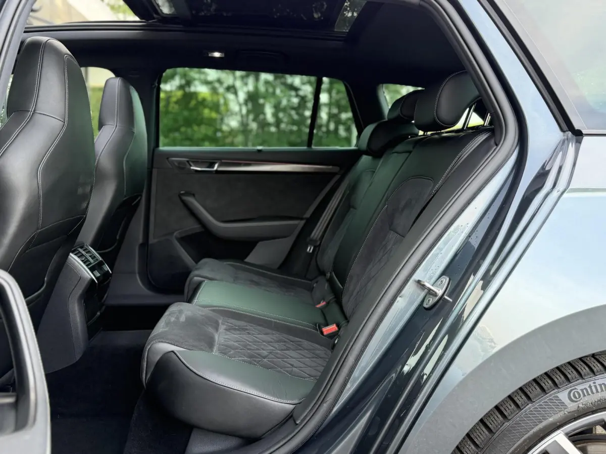 1.4 TSI iV Sportline Business Panodak | Ambient