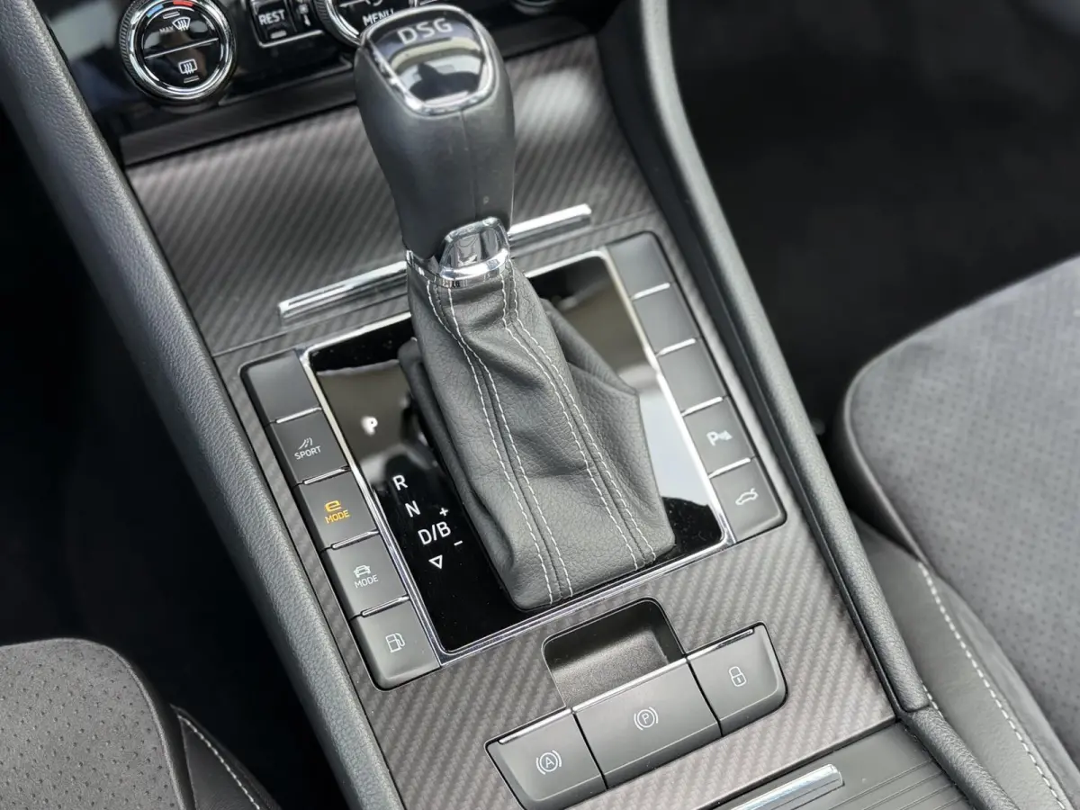 1.4 TSI iV Sportline Business Panodak | Ambient