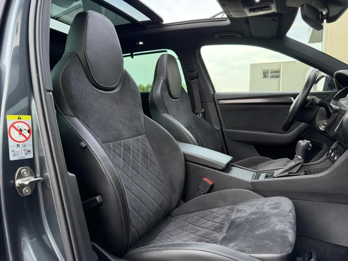 1.4 TSI iV Sportline Business Panodak | Ambient