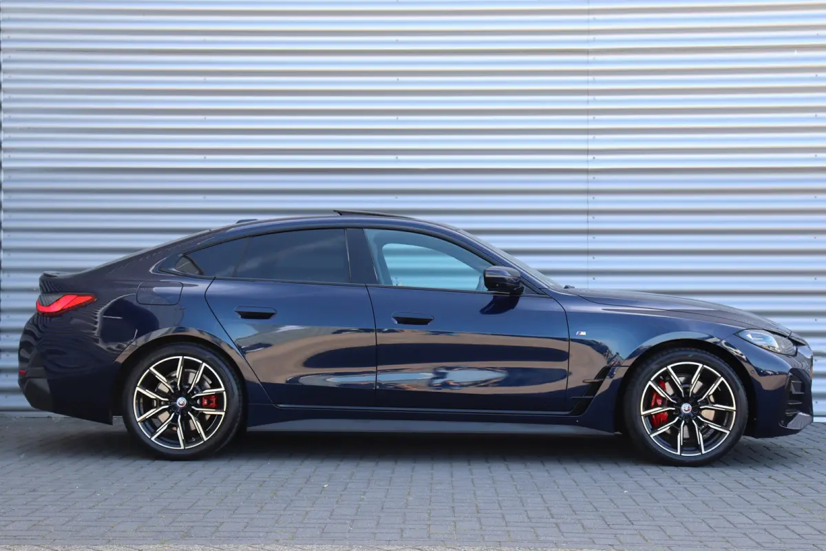 420I 184PK HIGH EXECUTIVE M-SPORT AUTOMAAT / NAVI / LEDER / FULL-LED / CLIMA / PDC / 18" LMV / CAMERA / PANO. DAK / KEYLESS / M-SPORT SEATS / HARMAN KARDON / WEGKLAP. TREKHAAK / WINTERPAKKET