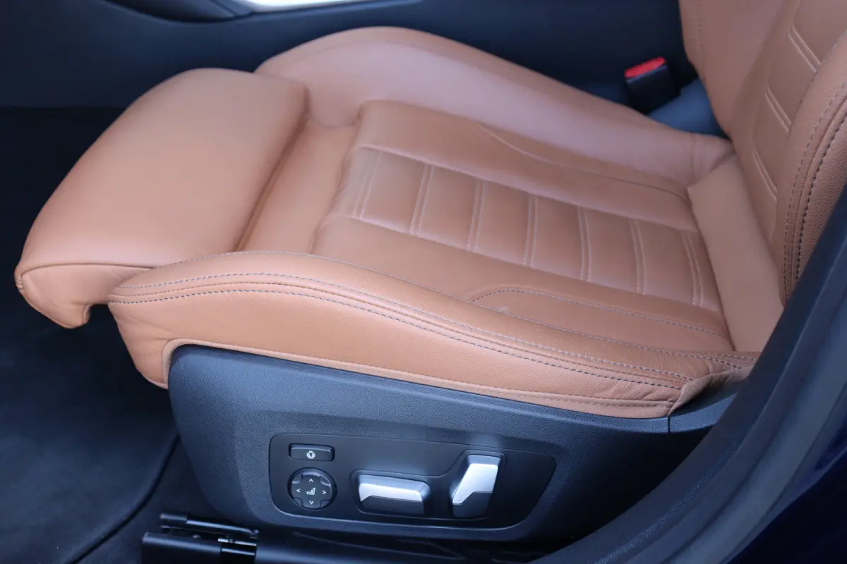420I 184PK HIGH EXECUTIVE M-SPORT AUTOMAAT / NAVI / LEDER / FULL-LED / CLIMA / PDC / 18" LMV / CAMERA / PANO. DAK / KEYLESS / M-SPORT SEATS / HARMAN KARDON / WEGKLAP. TREKHAAK / WINTERPAKKET