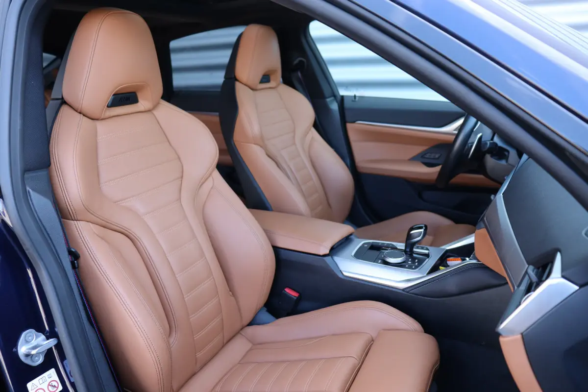 420I 184PK HIGH EXECUTIVE M-SPORT AUTOMAAT / NAVI / LEDER / FULL-LED / CLIMA / PDC / 18" LMV / CAMERA / PANO. DAK / KEYLESS / M-SPORT SEATS / HARMAN KARDON / WEGKLAP. TREKHAAK / WINTERPAKKET