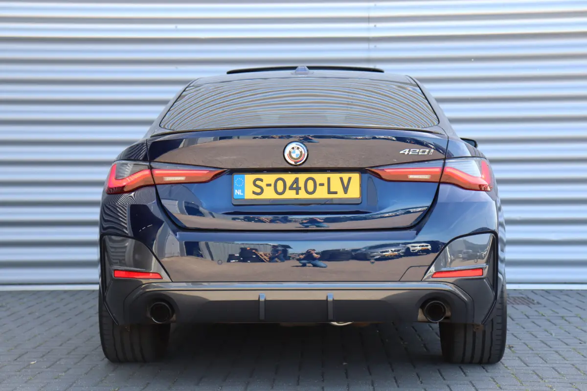420I 184PK HIGH EXECUTIVE M-SPORT AUTOMAAT / NAVI / LEDER / FULL-LED / CLIMA / PDC / 18" LMV / CAMERA / PANO. DAK / KEYLESS / M-SPORT SEATS / HARMAN KARDON / WEGKLAP. TREKHAAK / WINTERPAKKET