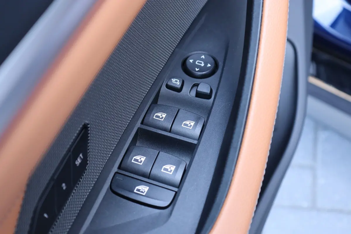 420I 184PK HIGH EXECUTIVE M-SPORT AUTOMAAT / NAVI / LEDER / FULL-LED / CLIMA / PDC / 18" LMV / CAMERA / PANO. DAK / KEYLESS / M-SPORT SEATS / HARMAN KARDON / WEGKLAP. TREKHAAK / WINTERPAKKET