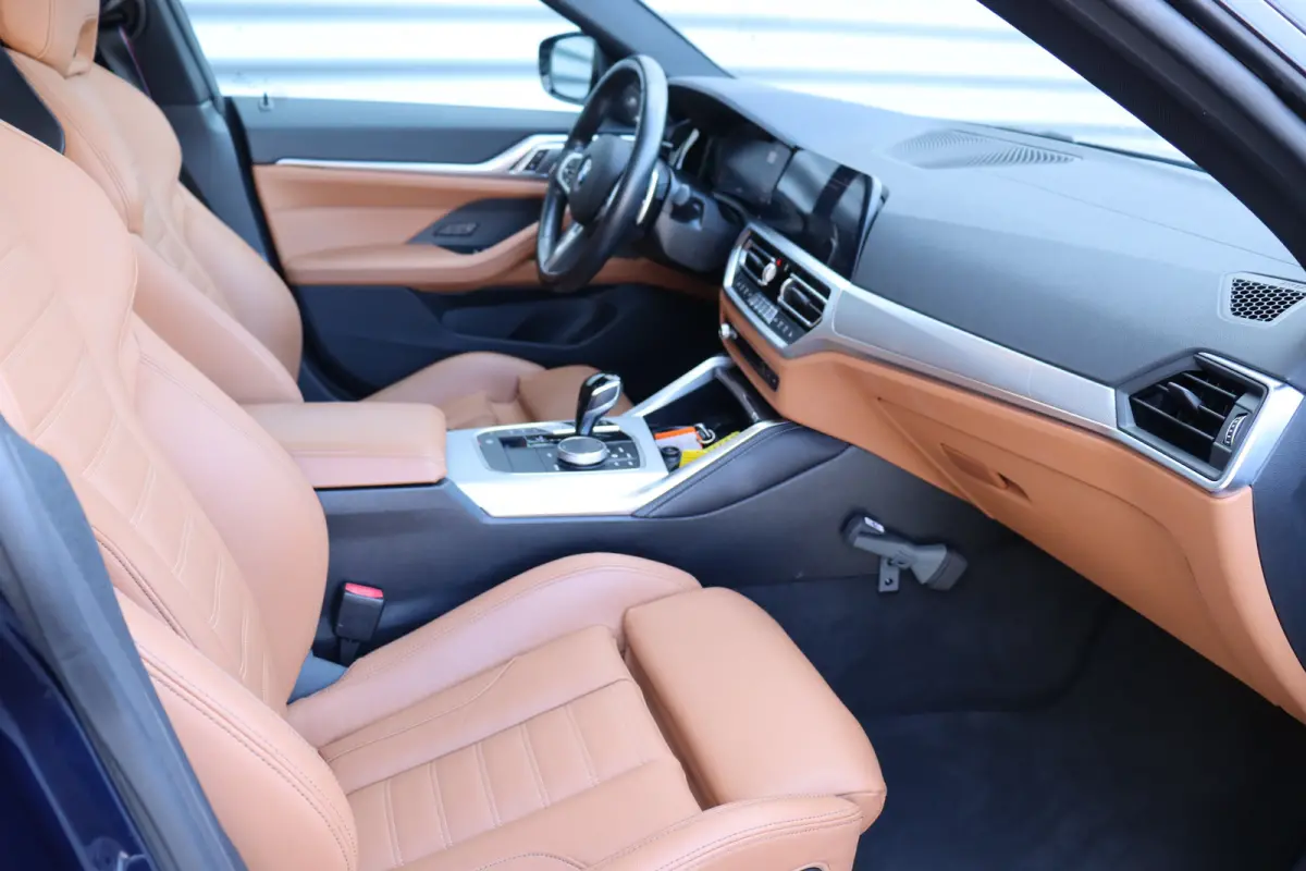 420I 184PK HIGH EXECUTIVE M-SPORT AUTOMAAT / NAVI / LEDER / FULL-LED / CLIMA / PDC / 18" LMV / CAMERA / PANO. DAK / KEYLESS / M-SPORT SEATS / HARMAN KARDON / WEGKLAP. TREKHAAK / WINTERPAKKET